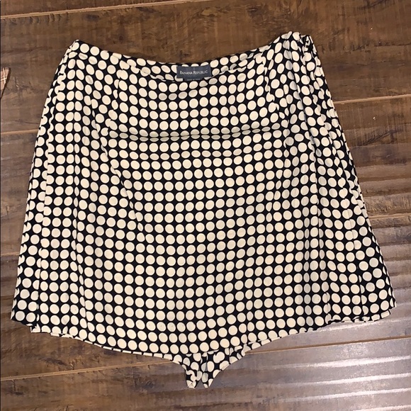 Banana Republic Dresses & Skirts - NWOT Banana Republic Polka dot skort